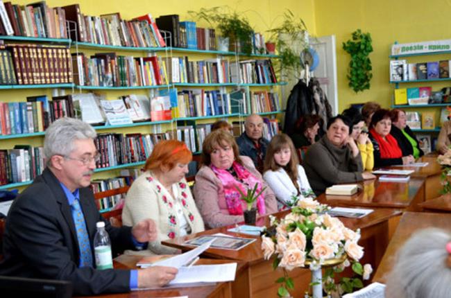 Поети Кіровоградщини зібралися за круглим столом (дві новини)